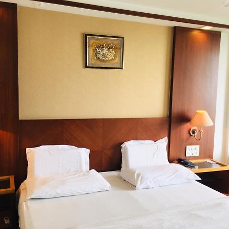 Hotel Jammu Ashok Buitenkant foto