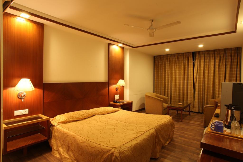 Hotel Jammu Ashok Buitenkant foto
