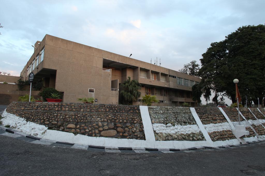 Hotel Jammu Ashok Buitenkant foto
