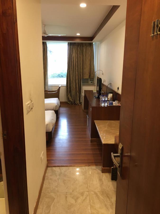 Hotel Jammu Ashok Buitenkant foto