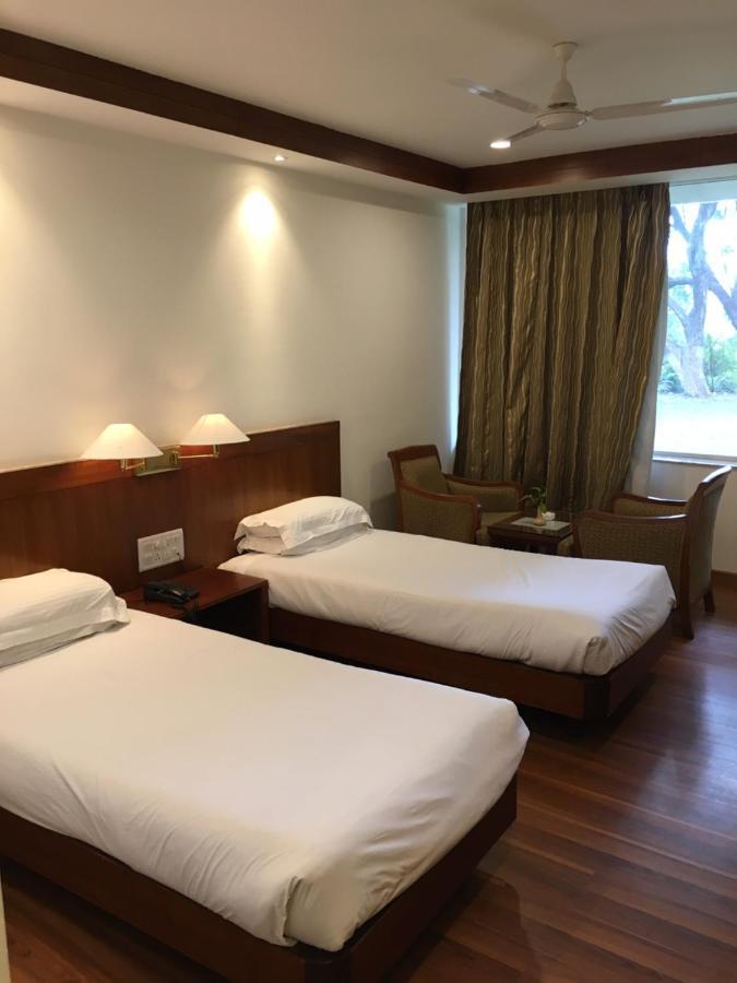 Hotel Jammu Ashok Buitenkant foto