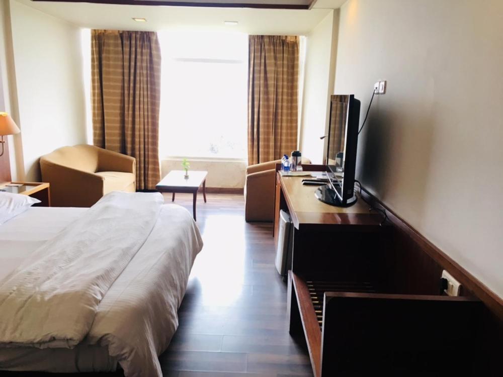 Hotel Jammu Ashok Buitenkant foto