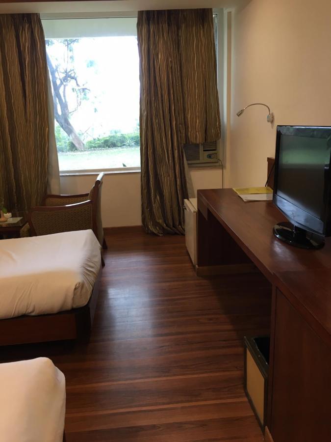 Hotel Jammu Ashok Buitenkant foto