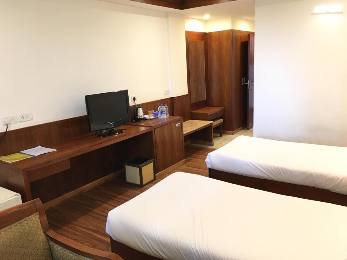 Hotel Jammu Ashok Buitenkant foto